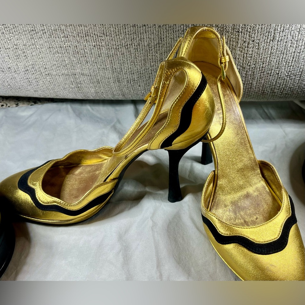 Prada 2008 Gold and Black Heels - Picture 2 of 8